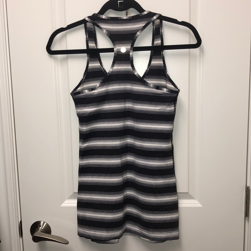 Women’s Lululemon Razorback Tank - Picture 2 of 4